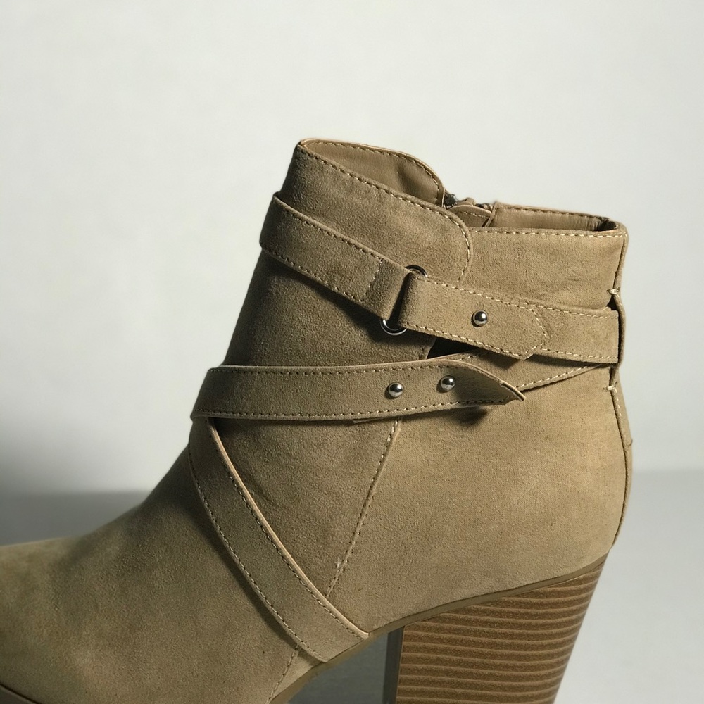 Boots - Picture 4 of 8